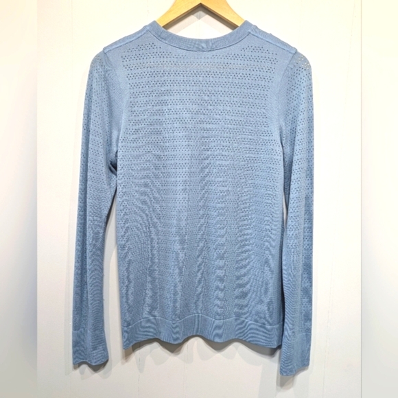 Lululmon Breeze Long Sleeve Top‎ Hydrangea Blue Size 6 Perforated Permformance - Picture 4 of 6